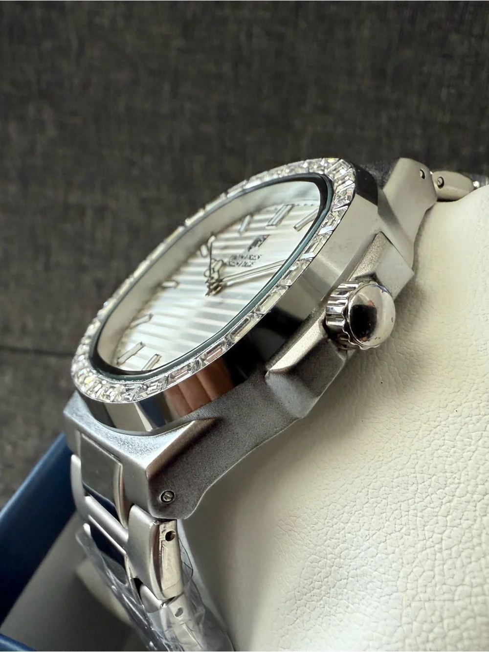 Men's Silver-Tone Crystal Bezel Watch – Elegant White Dial